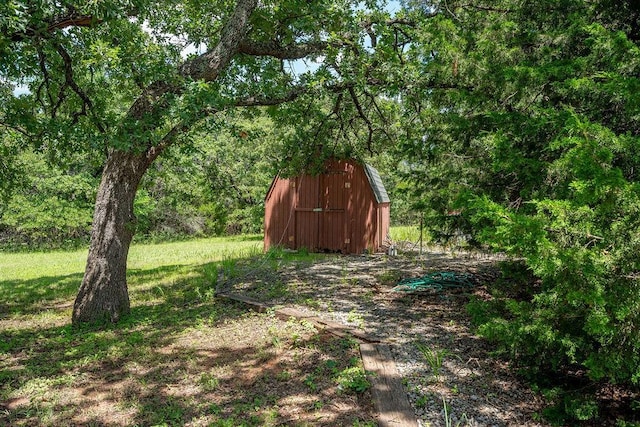 12333 E Tecumseh Rd, Norman, OK 73026 - view of yard with a storage shed and a wooded view