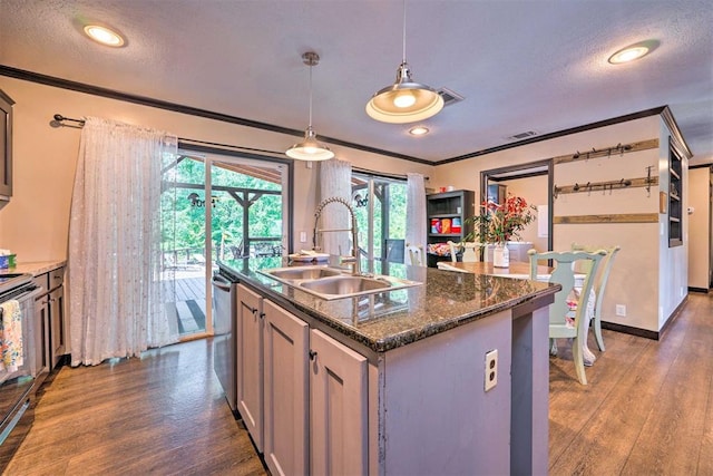86 Crooked Oaks Ln, Broken Bow, OK 74728 - kitchen with crown molding, dark wood-type flooring, plenty of natural light, a textured ceiling, and pendant lighting