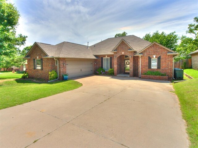 745 Martina Ln, Edmond, OK 73034 - photo 1