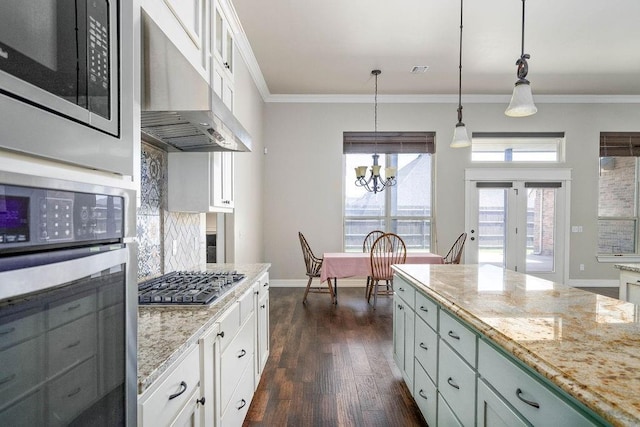 3000 Warwick Pl, Edmond, OK 73013 - kitchen featuring appliances with stainless steel finishes, under cabinet range hood, crown molding, dark wood-type flooring, and white cabinetry