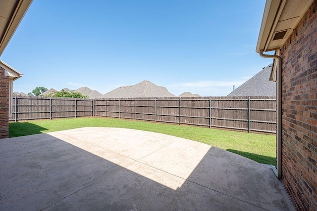 3000 Warwick Pl, Edmond, OK 73013 - fenced backyard featuring a patio area