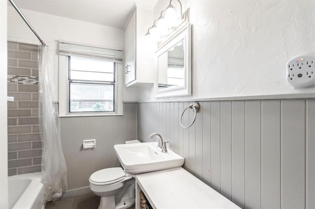 3020 NW 71st St, Oklahoma City, OK 73116 - full bathroom with wainscoting, vanity, and shower / bath combo