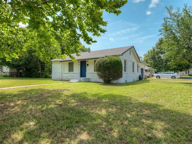118 W Marshall Dr, Oklahoma City, OK 73110 - single story home featuring a front yard