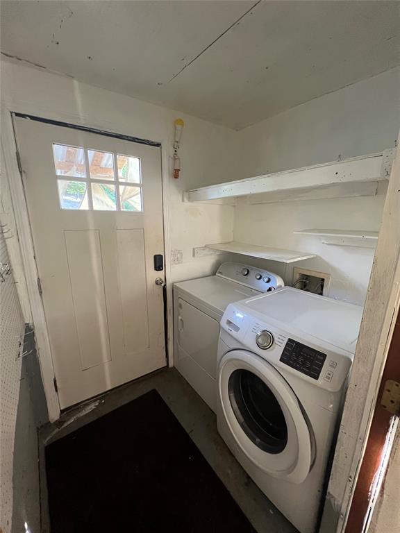 316 N University Blvd, Norman, OK 73069 - laundry room with washer and dryer