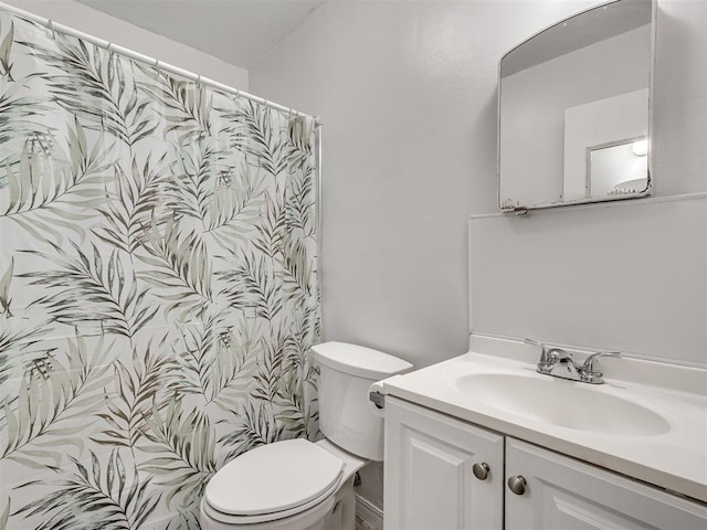 2713 S Glenn Ave, Del City, OK 73115 - full bath featuring vanity and a shower with curtain