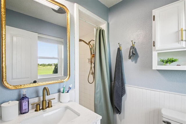 870 S Cemetery Rd Unit 2940, Tuttle, OK 73089 - bathroom featuring a shower with shower curtain, vanity, and a wainscoted wall