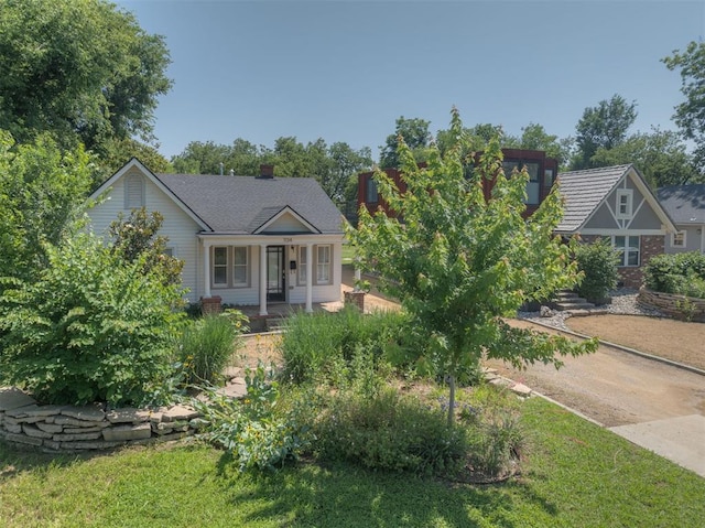1134 NW 40th St, Oklahoma City, OK 73118 - view of front of house featuring a porch and a front lawn