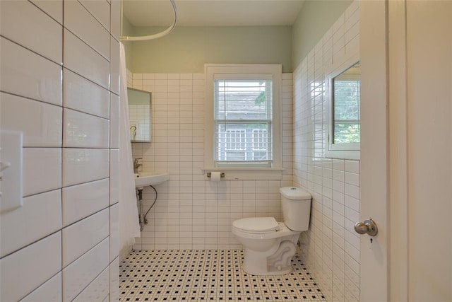 1134 NW 40th St, Oklahoma City, OK 73118 - bathroom with tile walls and toilet