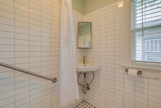 1134 NW 40th St, Oklahoma City, OK 73118 - full bathroom with tile walls and a tile shower