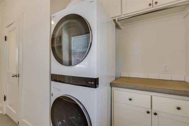 1134 NW 40th St, Oklahoma City, OK 73118 - laundry area with stacked washing machine and dryer and cabinet space