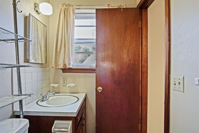 3913 SE 14th Pl, Oklahoma City, OK 73115 - half bath with toilet and vanity