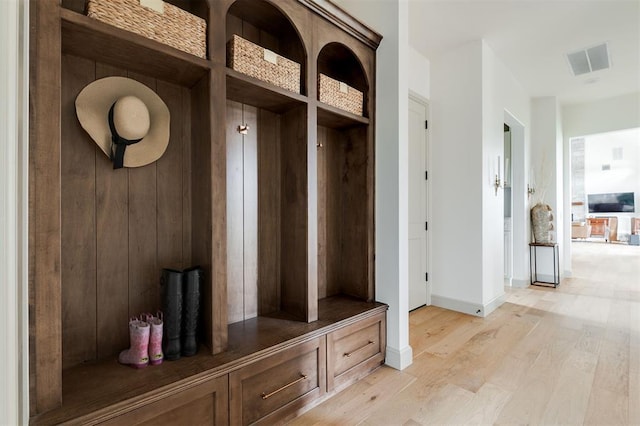 501 Old Creek Rd, Edmond, OK 73034 - mudroom featuring light wood-style floors and baseboards