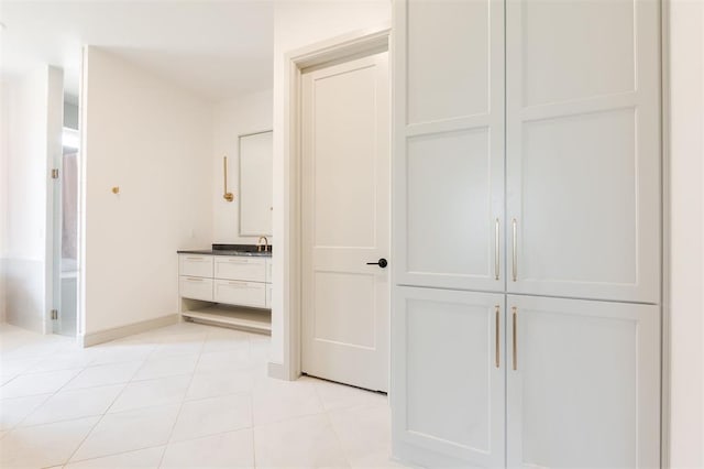 501 Old Creek Rd, Edmond, OK 73034 - closet featuring a sink