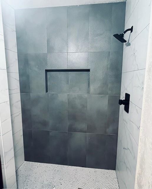 2912 Smiling Hill Blvd, Edmond, OK 73013 - full bath with tiled shower