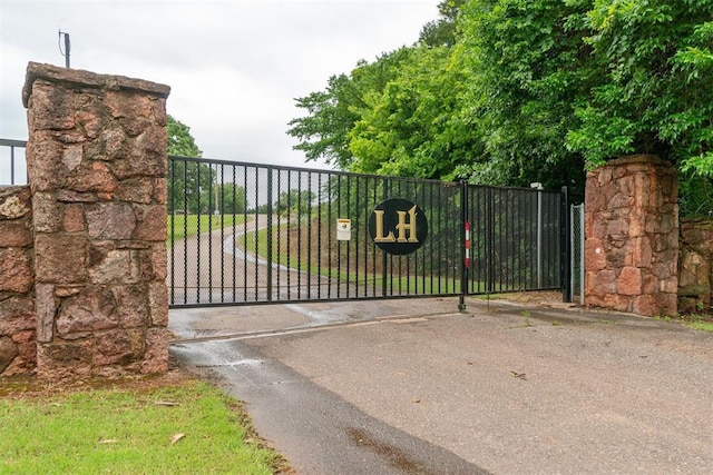 80 E Shore Dr, Arcadia, OK 73007 - view of gate