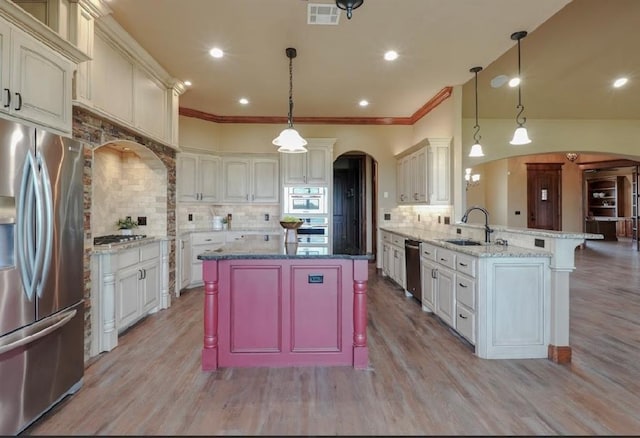 30202 Sleepy Hollow Dr, Mcloud, OK 74851 - kitchen featuring stainless steel appliances, arched walkways, a peninsula, tasteful backsplash, and crown molding