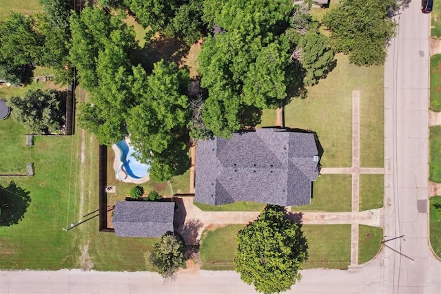 1828 S 7th St, Chickasha, OK 73018 - bird's eye view of a pool