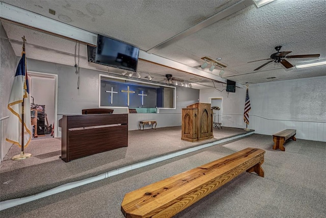 1028 N 11th St, Chickasha, OK 73018 - finished below grade area with carpet floors, a textured ceiling, and a ceiling fan