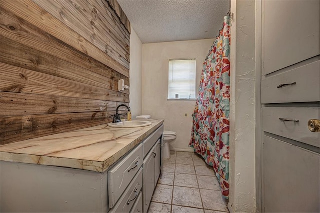 1028 N 11th St, Chickasha, OK 73018 - full bath featuring a textured ceiling, vanity, and a shower with shower curtain