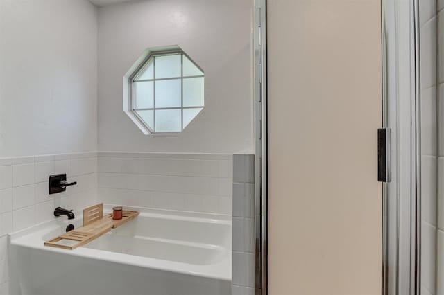 613 N Remington Way, Mustang, OK 73064 - bathroom featuring a bath
