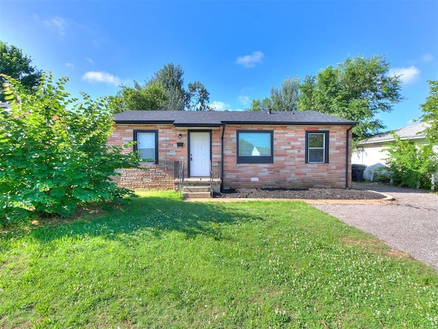 2924 SW 51st St, Oklahoma City, OK 73119 - ranch-style home with a front yard