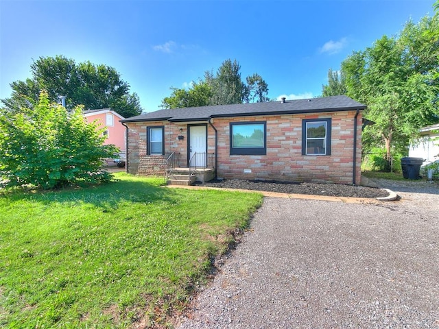 2924 SW 51st St, Oklahoma City, OK 73119 - ranch-style home featuring a front yard