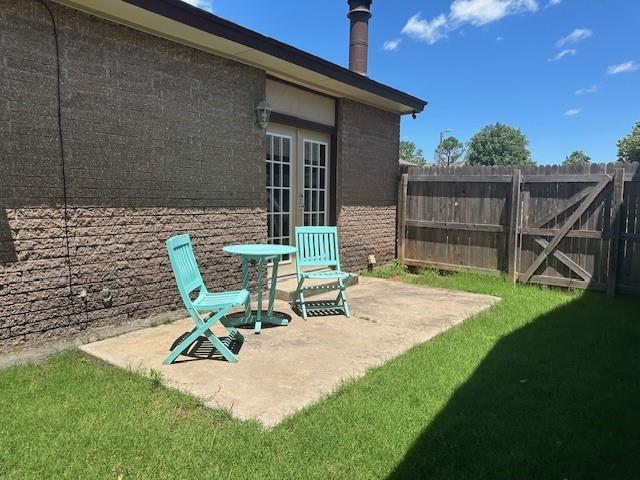 1208 SW 21st St, Oklahoma City, OK 73170 - view of patio with a gate