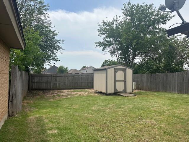 1208 SW 21st St, Oklahoma City, OK 73170 - fenced backyard featuring a shed
