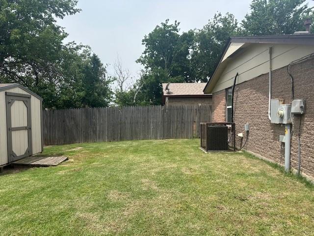 1208 SW 21st St, Oklahoma City, OK 73170 - view of yard featuring a shed