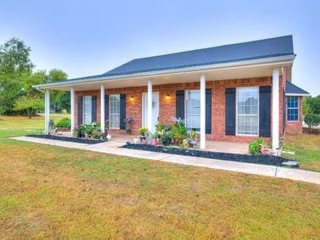 23 Lake Ln, Shawnee, OK 74804 - view of front of home featuring a front lawn and brick siding