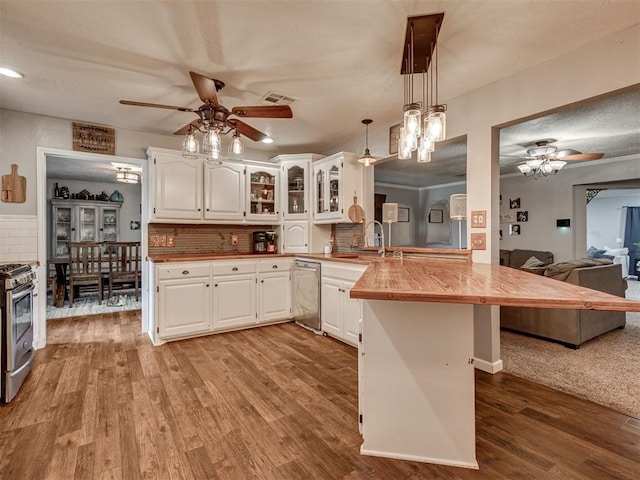 434 N Oak Ave, Hennessey, OK 73742 - kitchen with appliances with stainless steel finishes, ceiling fan, a peninsula, glass insert cabinets, and light wood-style floors