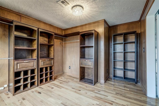 904 NW 19th St, Oklahoma City, OK 73106 - walk in closet with light wood finished floors