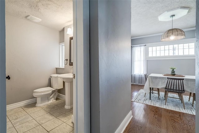 904 NW 19th St, Oklahoma City, OK 73106 - bathroom featuring a textured ceiling and baseboards