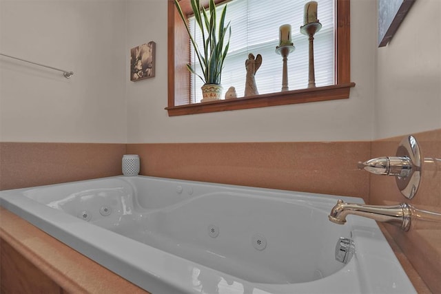 22071 E 1250th Rd, Rocky, OK 73661 - bathroom featuring a whirlpool tub