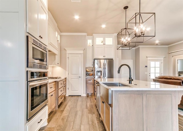8401 Poplar Dr, Edmond, OK 73034 - kitchen with stainless steel appliances, open floor plan, light wood-style floors, ornamental molding, and recessed lighting