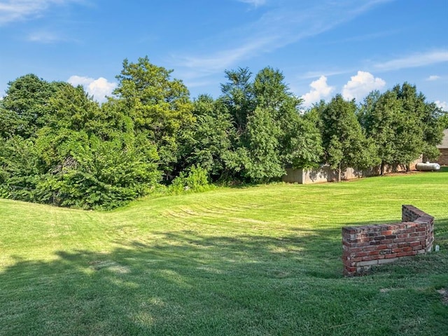 12200 Whispering Pnes, Guthrie, OK 73044 - view of green lawn