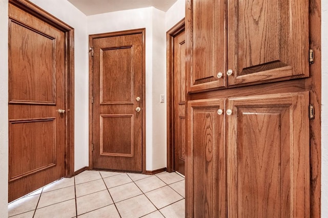 11129 Springhollow Ct, Oklahoma City, OK 73120 - detailed view of baseboards