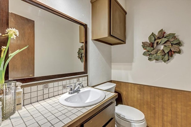 2122 Edinburg Dr, Yukon, OK 73099 - half bath with a wainscoted wall, vanity, and wooden walls