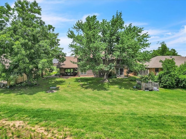 2122 Edinburg Dr, Yukon, OK 73099 - view of grassy yard