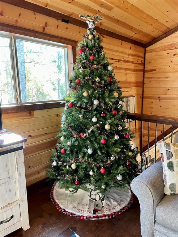 36 Spruce Ct, Broken Bow, OK 74728 - detailed view of wooden walls, wood ceiling, and wood finished floors