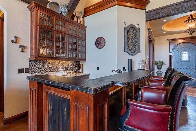 1505 SW 113th Pl, Oklahoma City, OK 73170 - indoor wet bar featuring decorative backsplash and arched walkways