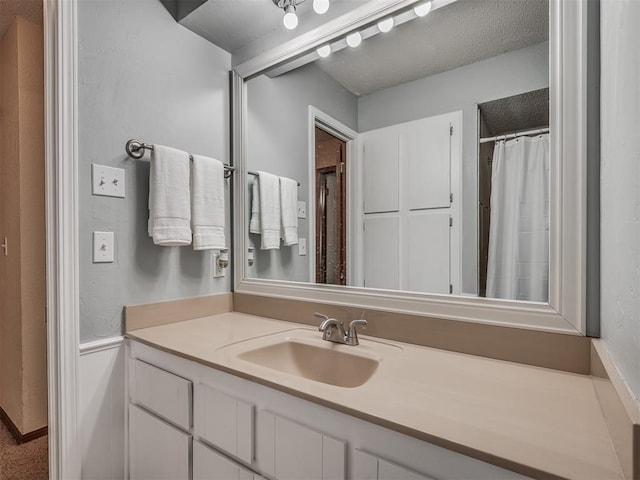 2104 Tanglewood Dr, Edmond, OK 73013 - bathroom featuring vanity