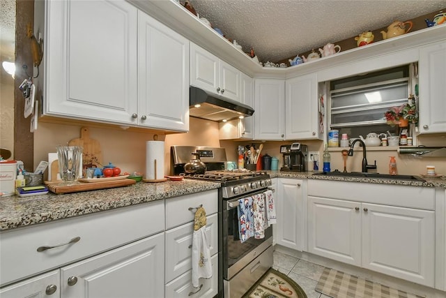 5505 S Dimple Dr, Oklahoma City, OK 73135 - kitchen featuring under cabinet range hood, stainless steel gas range, white cabinetry, and a textured ceiling