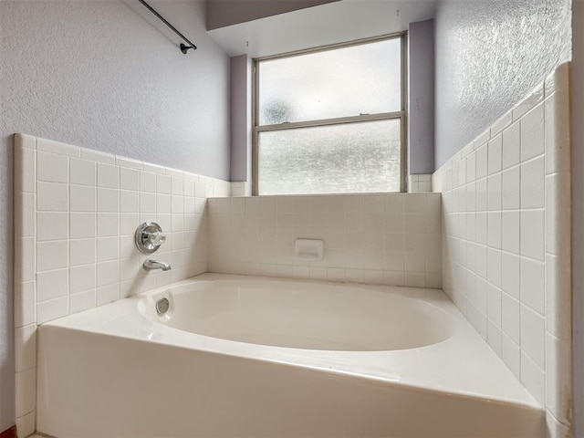 321 Bradgate Dr, Yukon, OK 73099 - bathroom with a textured wall and a bath