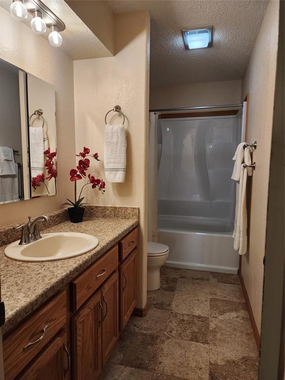 8004 Wilshire Hills Dr, Oklahoma City, OK 73132 - photo 22