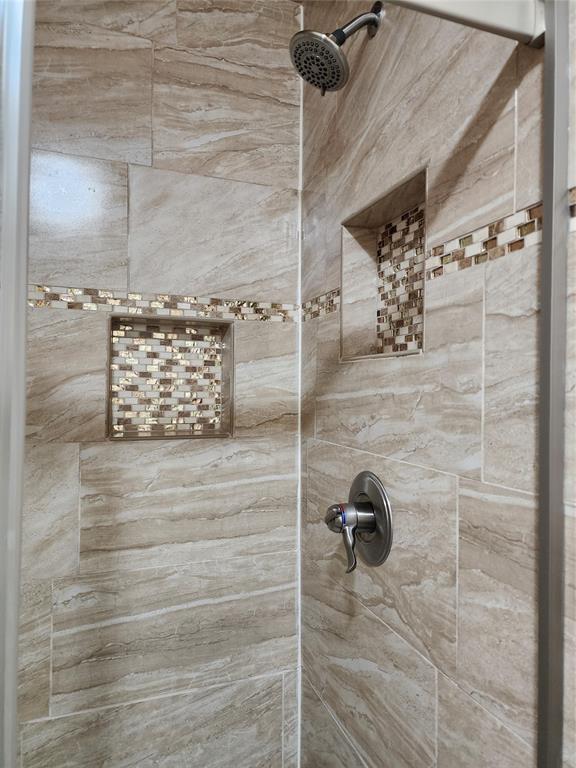 8004 Wilshire Hills Dr, Oklahoma City, OK 73132 - photo 28