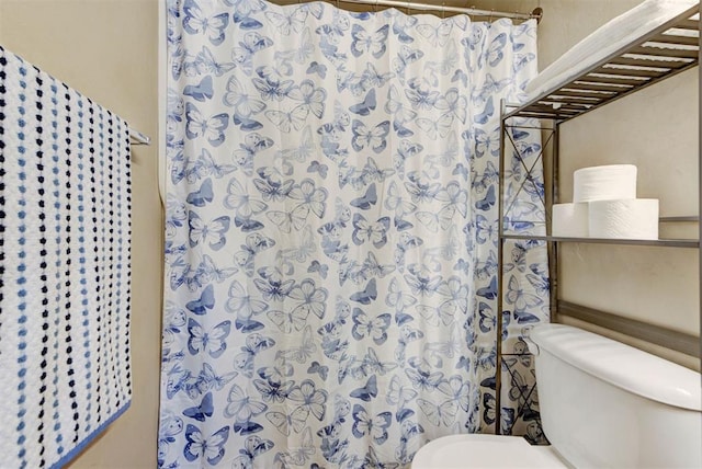 2233 NW 196th St, Edmond, OK 73012 - bathroom featuring toilet and curtained shower