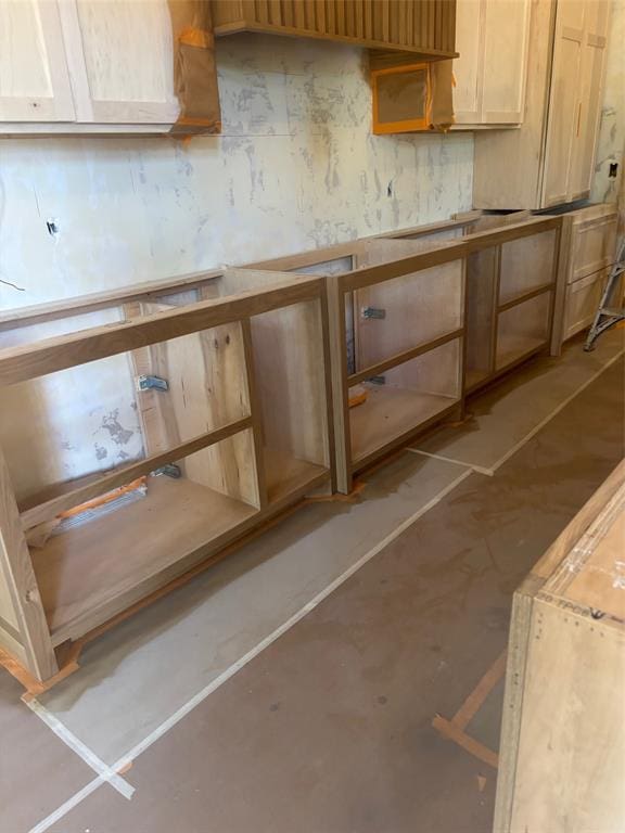 8209 Buffalo Rdg, Arcadia, OK 73007 - kitchen featuring concrete floors