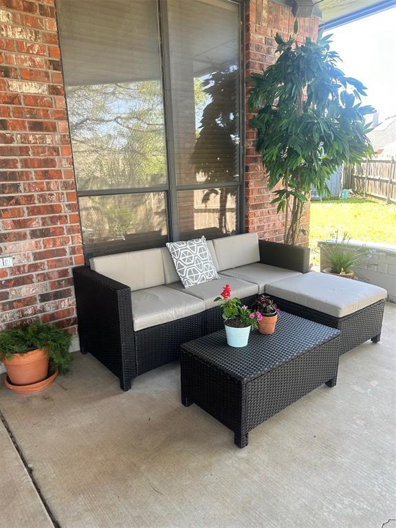 4924 Byron Cir, Yukon, OK 73099 - sunroom featuring outdoor lounge area