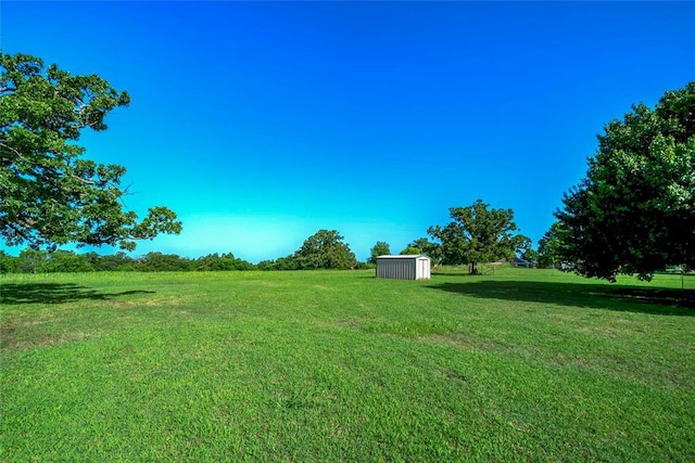 511 N Turner Rd, Chandler, OK 74834 - view of green lawn featuring a shed